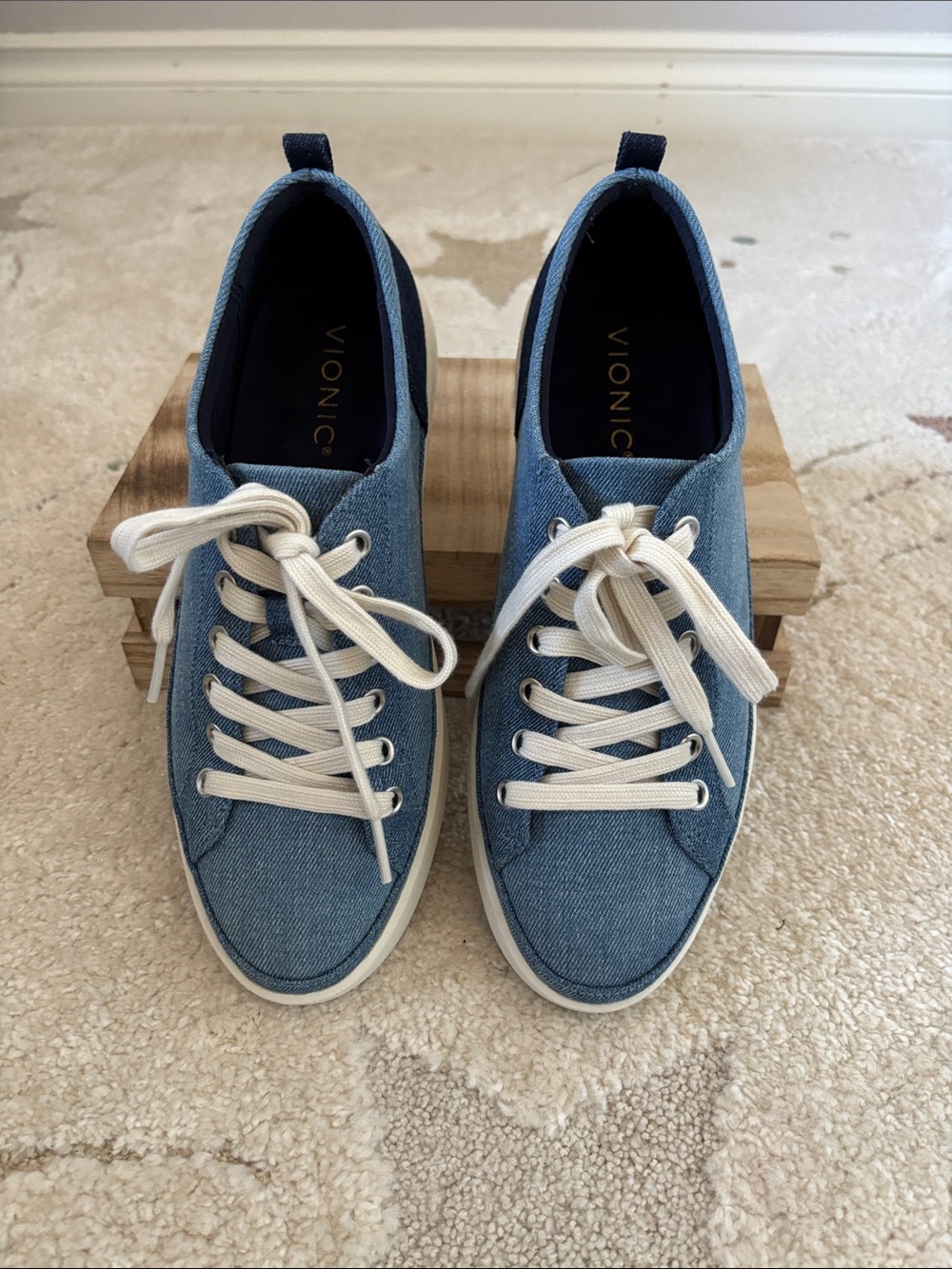 Vionic Winny Sneaker in Two-Tone Denim